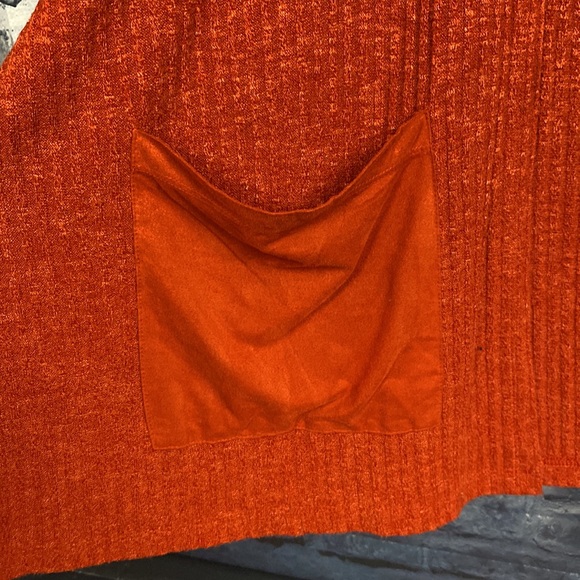 Open Cardigan Sweater with faux suede look Pockets button accents sides - Picture 3 of 7